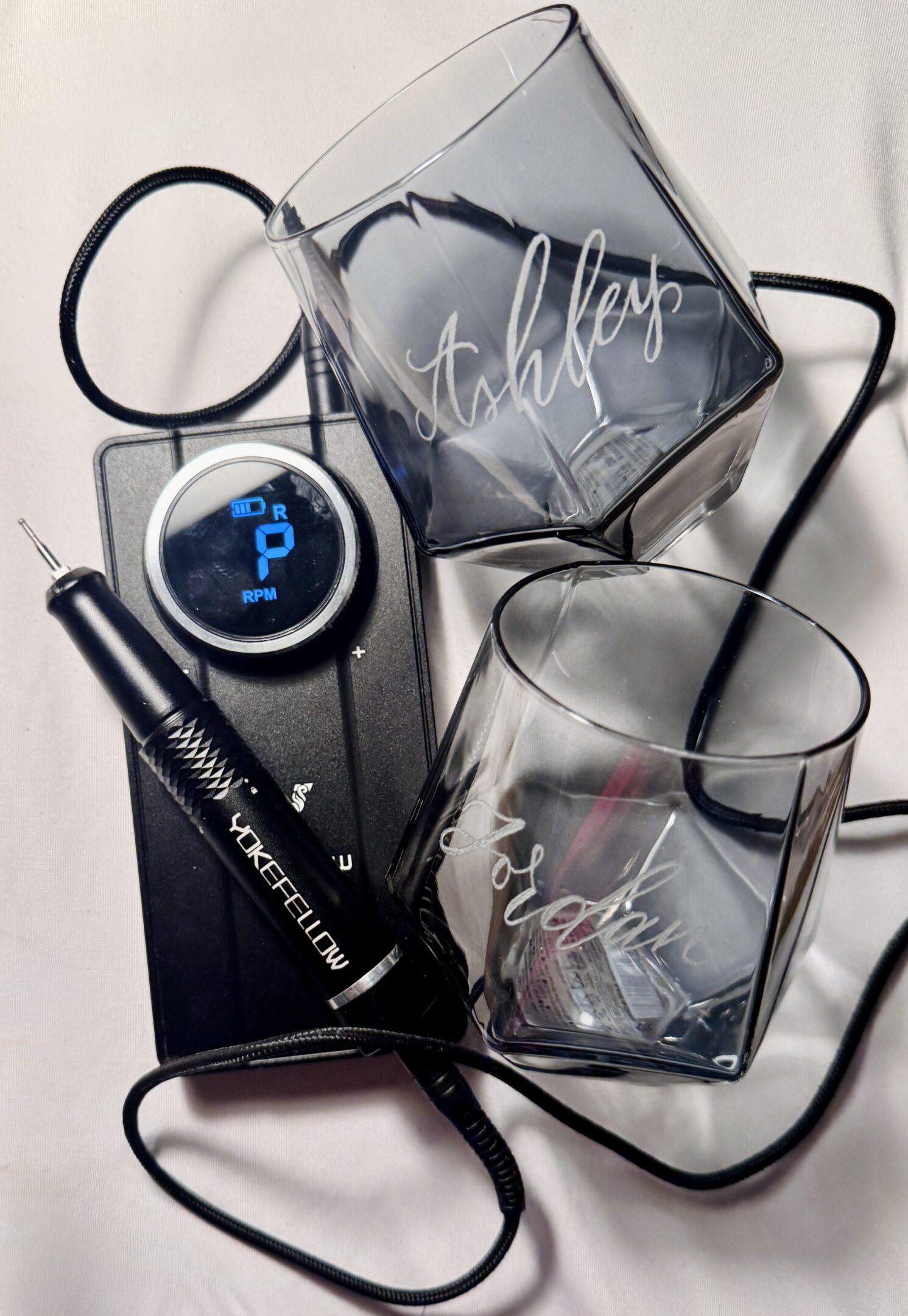 Engraving tool with personalized glasses